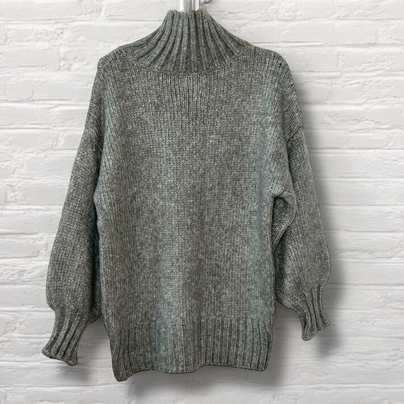 ⭐️ Urban Outfitters Gemma Cozy Gray Turtleneck Cocoon Sweater EXTRA SMALL XS - Picture 4 of 10